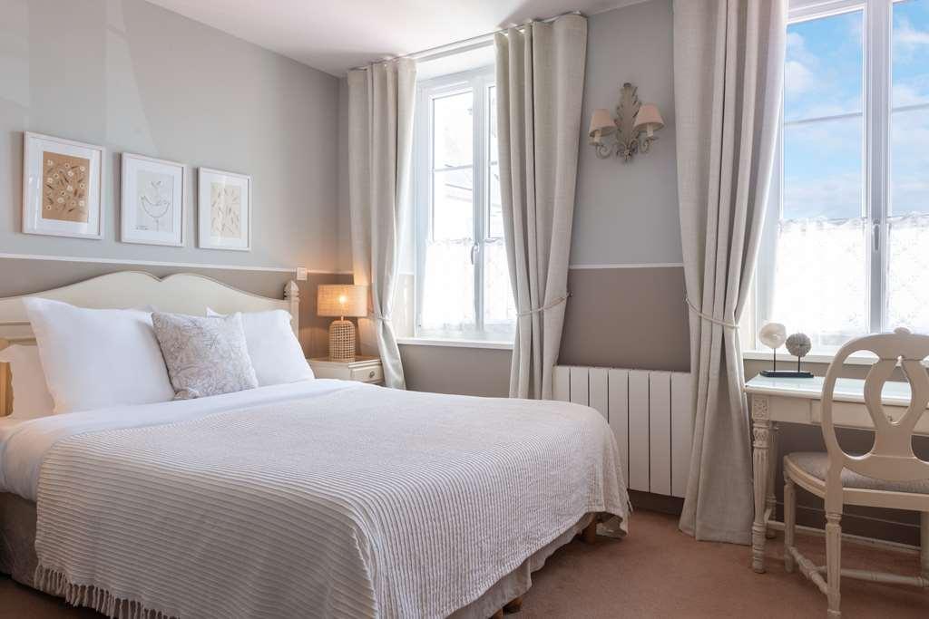 Hotel Traiteur Les Ormes, The Originals Relais Barneville-Carteret Ruang foto