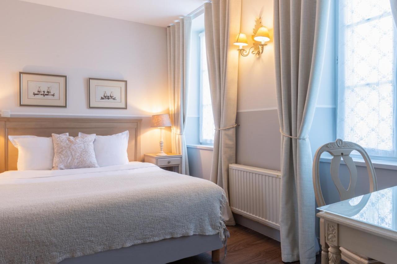 Hotel Traiteur Les Ormes, The Originals Relais Barneville-Carteret Bagian luar foto