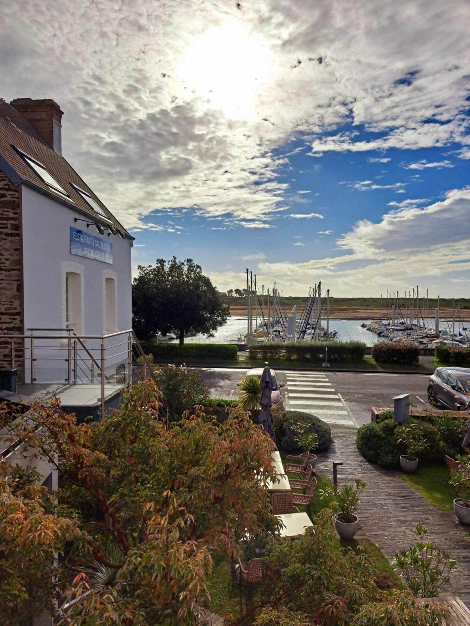 Hotel Traiteur Les Ormes, The Originals Relais Barneville-Carteret Bagian luar foto