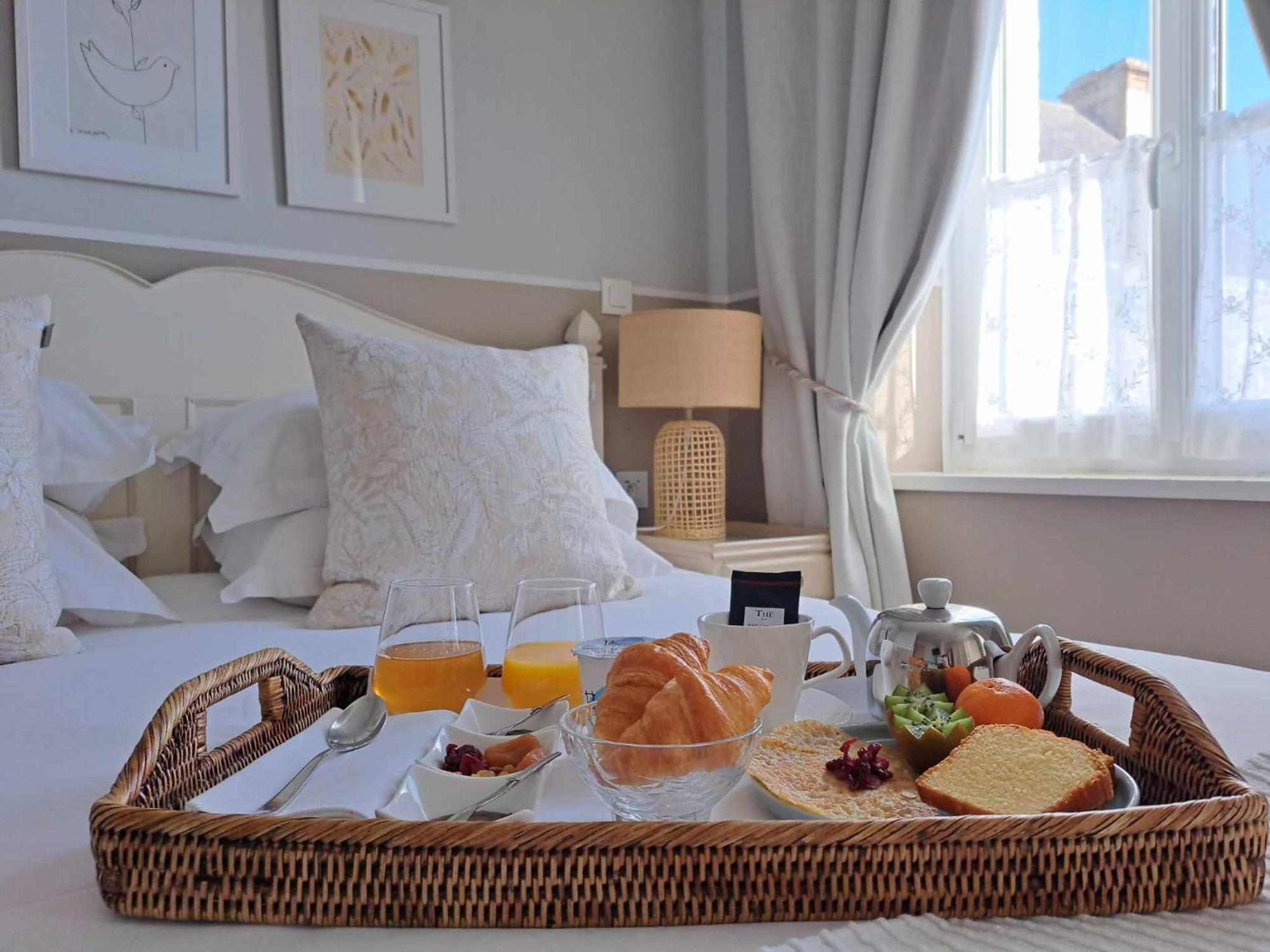 Hotel Traiteur Les Ormes, The Originals Relais Barneville-Carteret Bagian luar foto